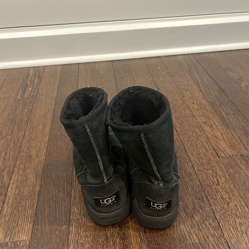 VGUC Ugg Kids Black Boots size 2Y